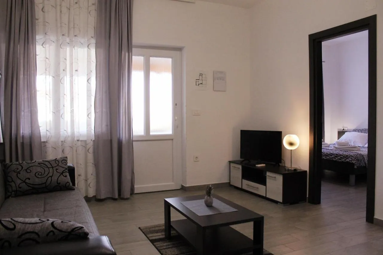 Apartmani Mladenka مالينسكا