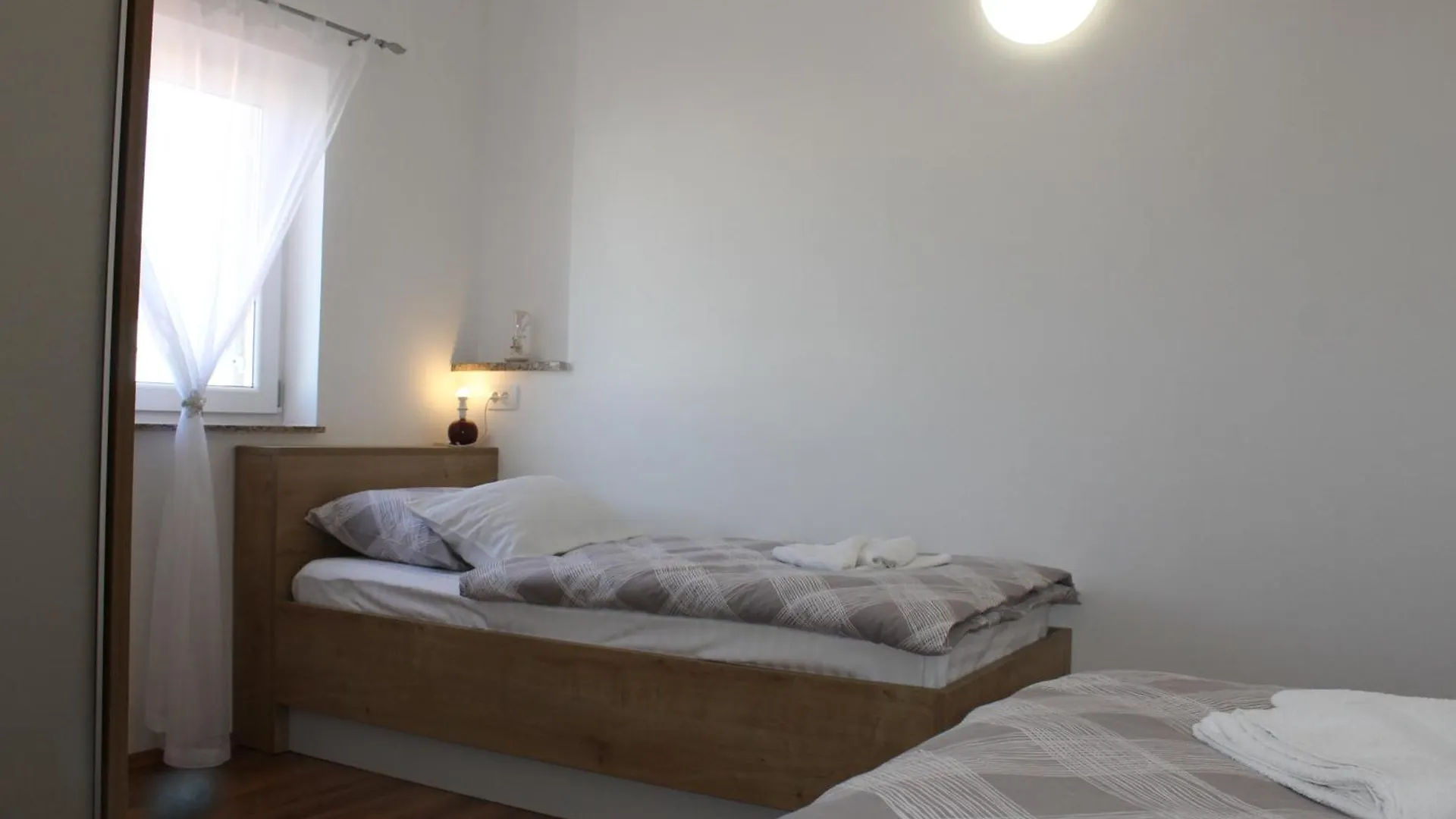 شقة Apartmani Mladenka مالينسكا