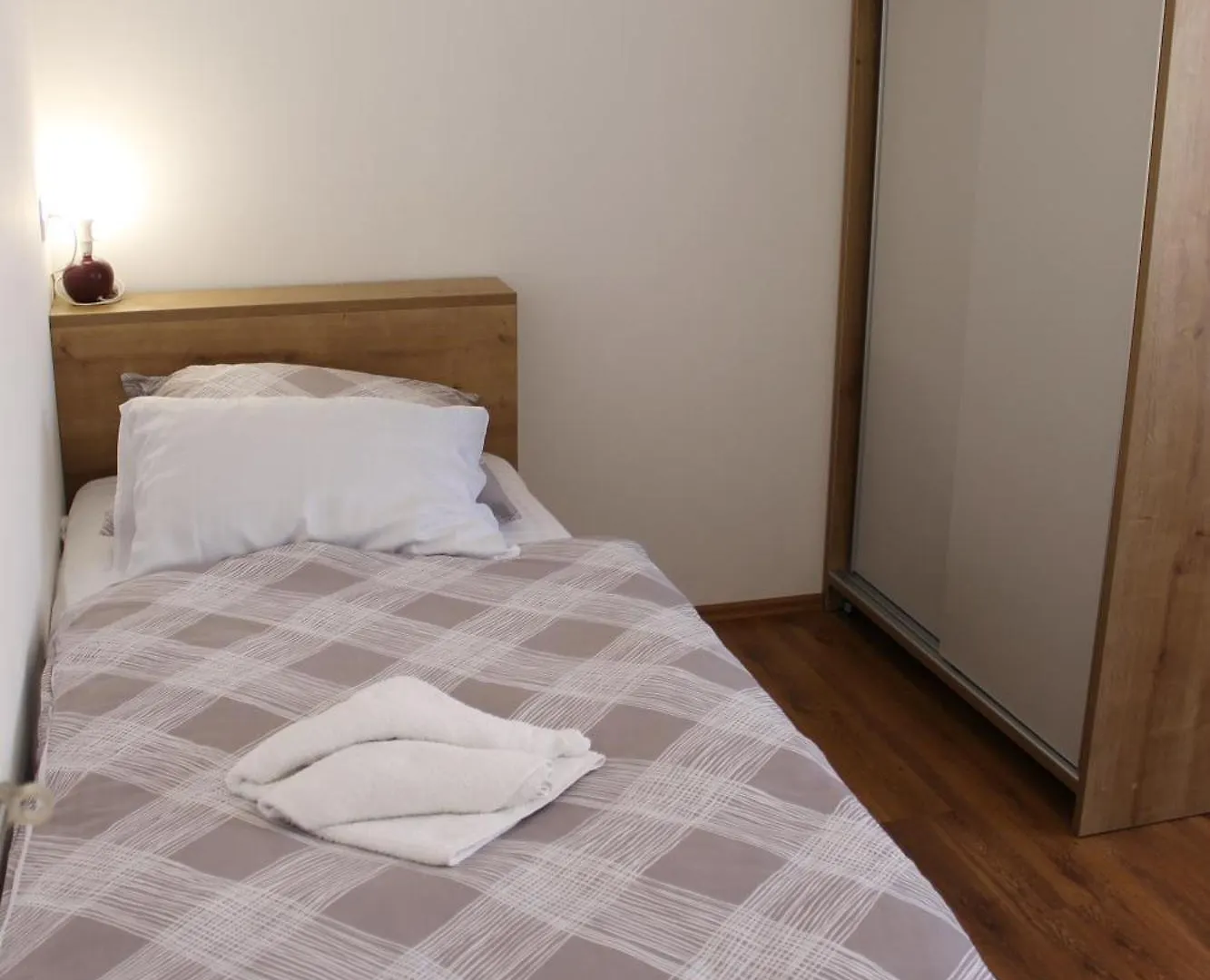 Apartmani Mladenka مالينسكا 0*,
