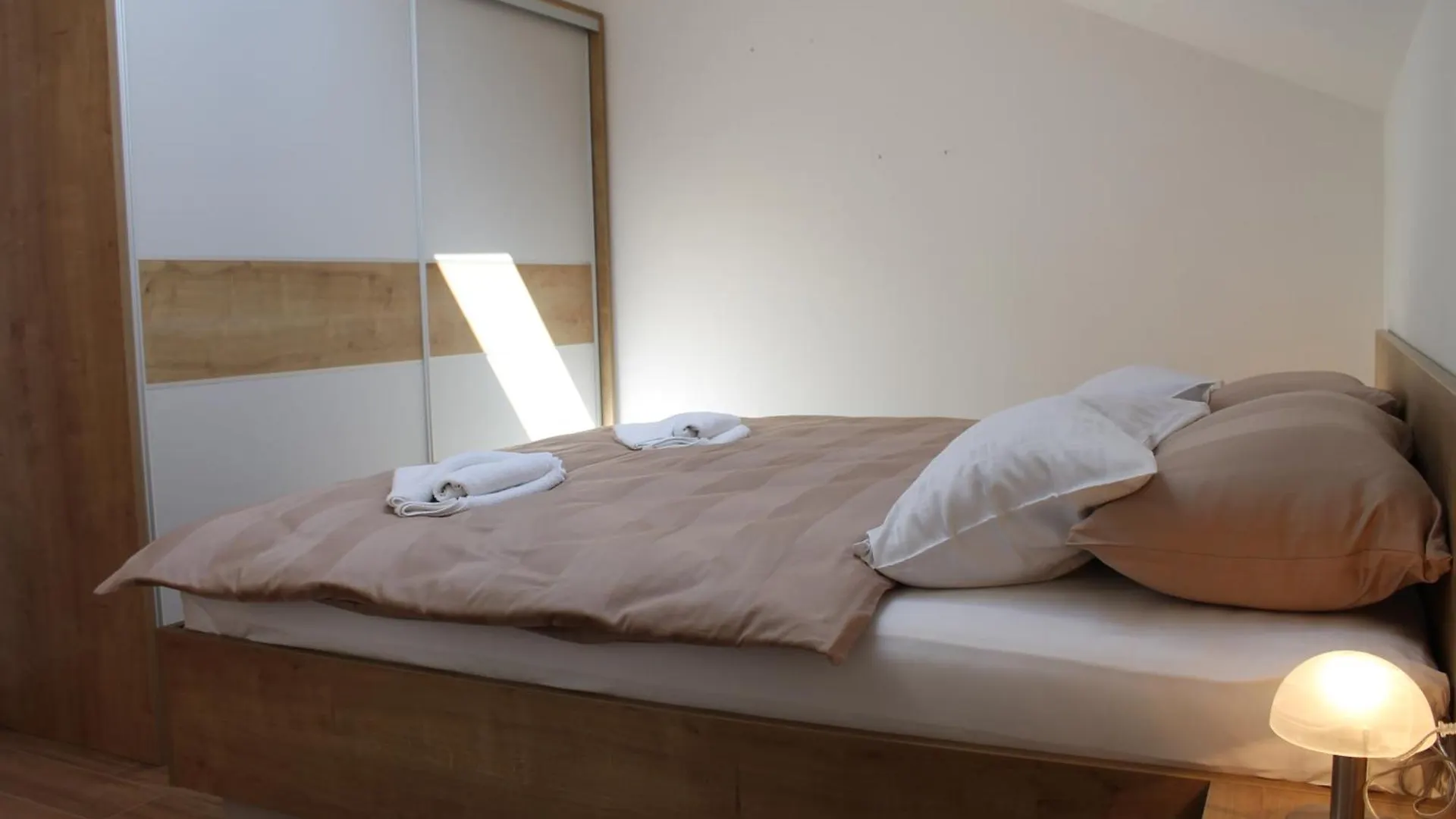 Apartmani Mladenka مالينسكا 0*,