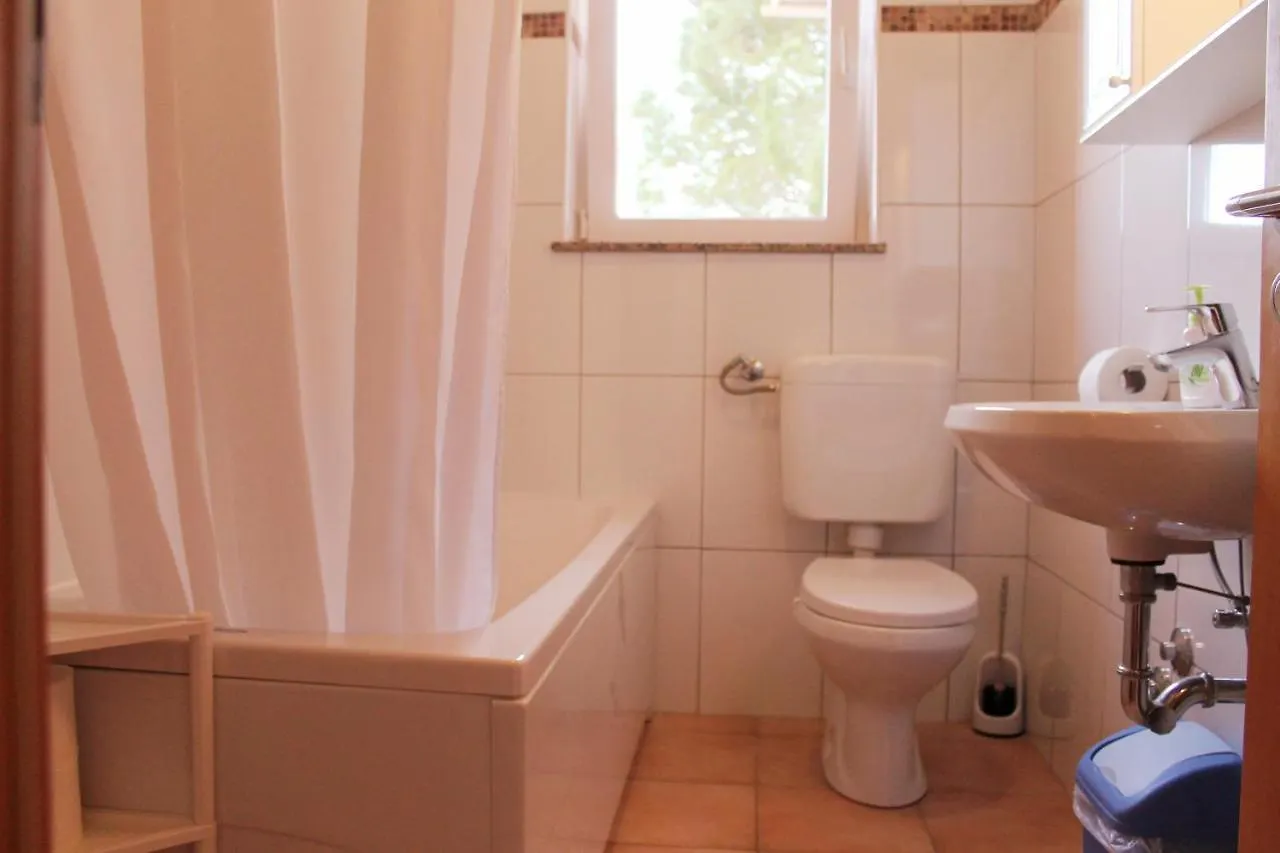 Apartmani Mladenka Malinska 0*,